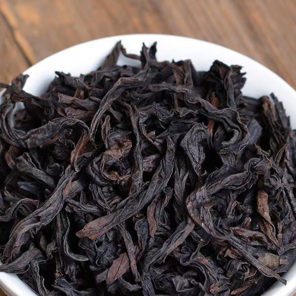 大红袍干茶实拍（条索紧结·色乌褐油润）