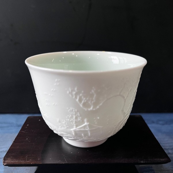 雪梅亭台杯（甜白浮雕 · 品杯）