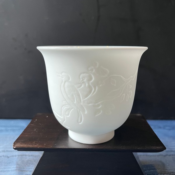 溪山铃铛杯（甜白浮雕 · 品杯）