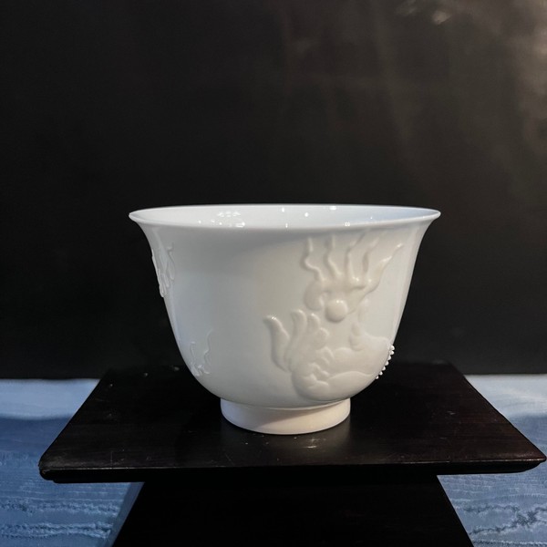 龙纹撇口杯（甜白浮雕 · 品杯）