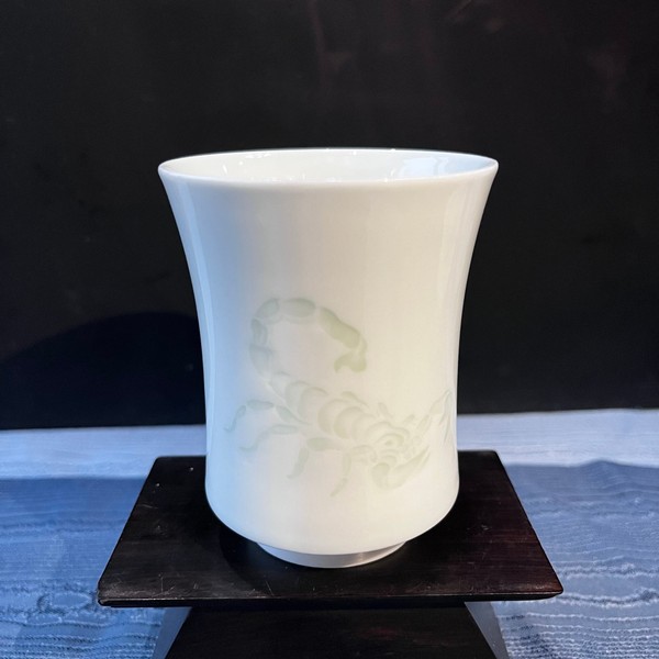 螭龙直筒杯（甜白浮雕 · 品杯）
